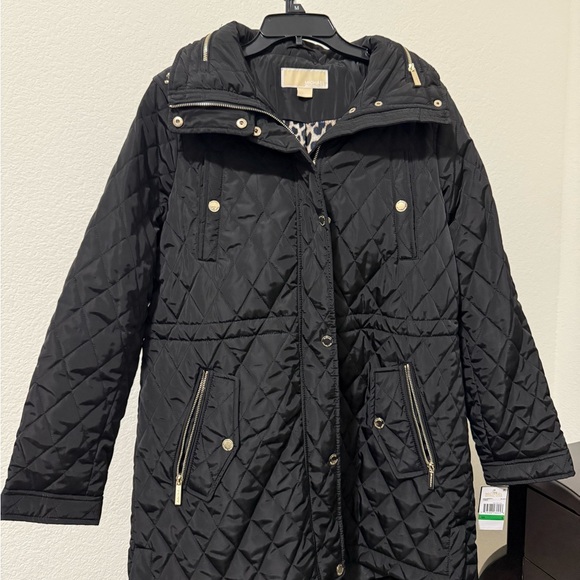 Michael Kors' quilted anorak coat, clever zip-out hood hidden, wing collar. - Picture 7 of 11